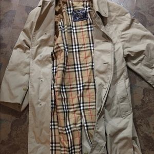 Burberry long trenchcoat come down to the ankles